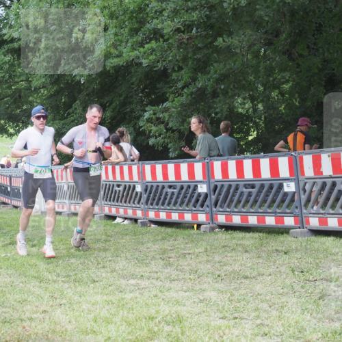 21.06.2025 - 27. Vierlanden-Triathlon KatJ http://msf.ph/oto/8021131 15.06.2025 13:20:28 Ziel 688, 694, 709 meine-sportfotos.de