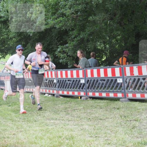 21.06.2025 - 27. Vierlanden-Triathlon KatJ http://msf.ph/oto/8021141 15.06.2025 13:20:28 Ziel 688, 694, 709 meine-sportfotos.de
