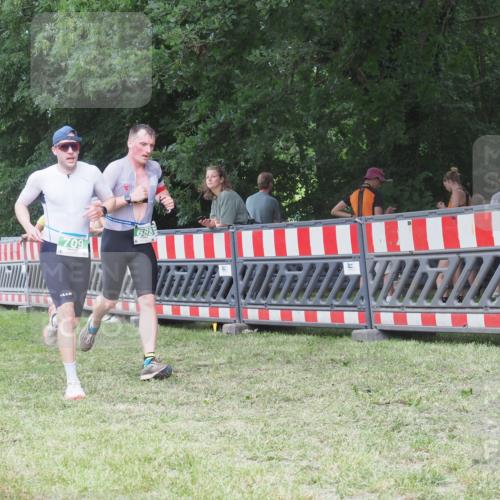 21.06.2025 - 27. Vierlanden-Triathlon KatJ http://msf.ph/oto/8021172 15.06.2025 13:20:28 Ziel 688, 694, 709 meine-sportfotos.de