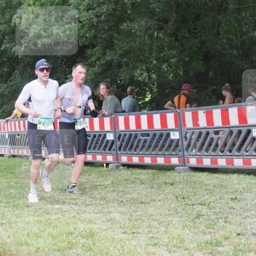 21.06.2025 - 27. Vierlanden-Triathlon KatJ http://msf.ph/oto/8021179 15.06.2025 13:20:29 Ziel 688, 694, 709 meine-sportfotos.de