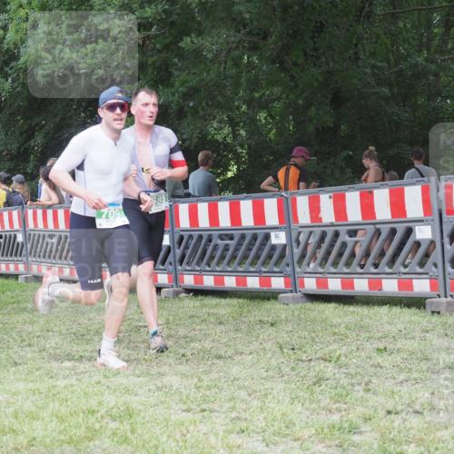 21.06.2025 - 27. Vierlanden-Triathlon KatJ http://msf.ph/oto/8021200 15.06.2025 13:20:29 Ziel 688, 694, 709 meine-sportfotos.de