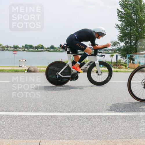 21.06.2025 - 27. Vierlanden-Triathlon H.Heesch http://msf.ph/oto/8021211 15.06.2025 12:04:44 Radfahren 822, 826, 913 meine-sportfotos.de