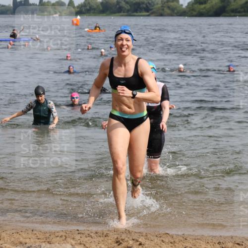 15.06.2025 - 27. Vierlanden-Triathlon Lena Gebhardt http://msf.ph/oto/8021224 15.06.2025 10:18:21 Schwimmen 495, 533, 535, 568, 586, 621 meine-sportfotos.de
