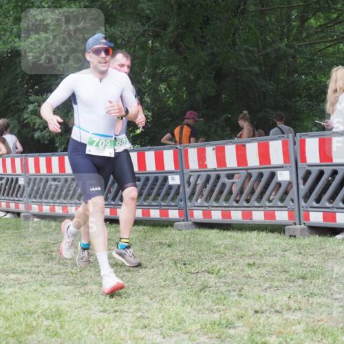 21.06.2025 - 27. Vierlanden-Triathlon KatJ http://msf.ph/oto/8021229 15.06.2025 13:20:29 Ziel 688, 694, 709 meine-sportfotos.de