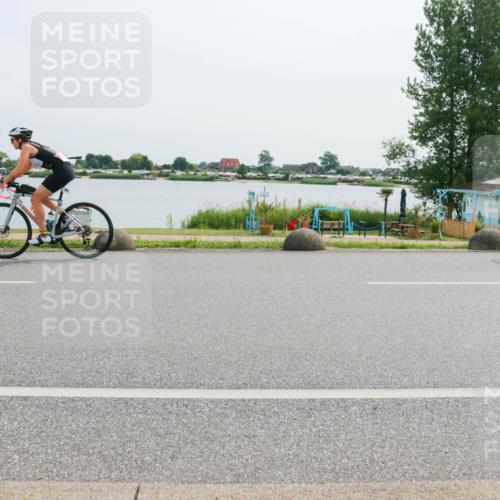 15.06.2025 - 27. Vierlanden-Triathlon H.Heesch http://msf.ph/oto/8021238 15.06.2025 10:27:17 Radfahren 206, 227, 586, 594 meine-sportfotos.de