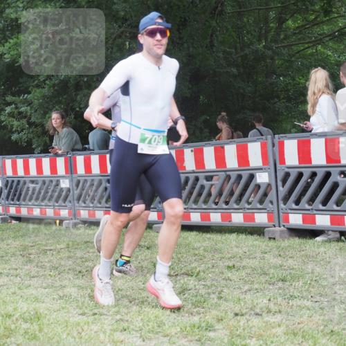 21.06.2025 - 27. Vierlanden-Triathlon KatJ http://msf.ph/oto/8021250 15.06.2025 13:20:29 Ziel 688, 694, 709 meine-sportfotos.de