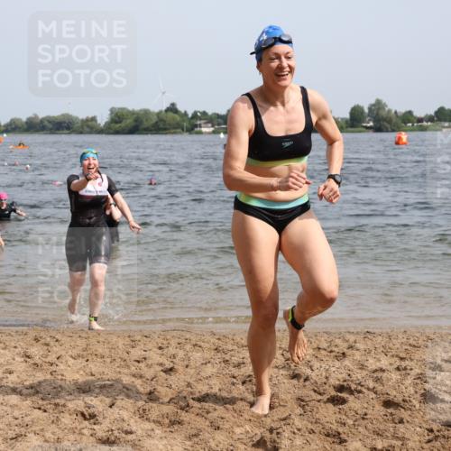 15.06.2025 - 27. Vierlanden-Triathlon Lena Gebhardt http://msf.ph/oto/8021263 15.06.2025 10:18:23 Schwimmen 495, 533, 535, 568, 586, 621, 628 meine-sportfotos.de