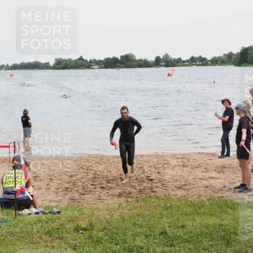 21.06.2025 - 27. Vierlanden-Triathlon MichiJ http://msf.ph/oto/8021275 15.06.2026 10:51:05 Schwimmen 775 meine-sportfotos.de