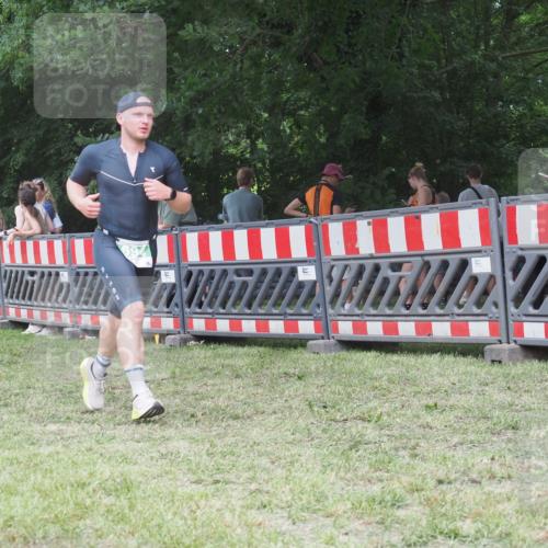 21.06.2025 - 27. Vierlanden-Triathlon KatJ http://msf.ph/oto/8021280 15.06.2025 13:20:31 Ziel 688, 694, 709 meine-sportfotos.de