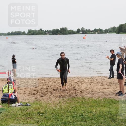 21.06.2025 - 27. Vierlanden-Triathlon MichiJ http://msf.ph/oto/8021287 15.06.2026 10:51:06 Schwimmen 775 meine-sportfotos.de