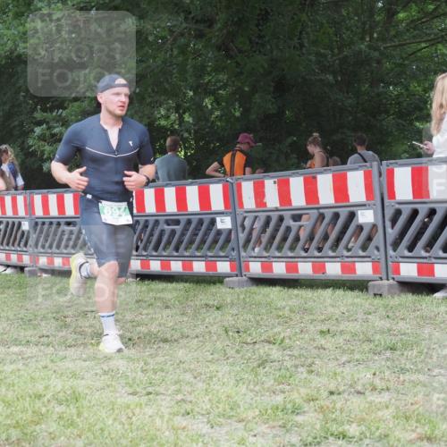 21.06.2025 - 27. Vierlanden-Triathlon KatJ http://msf.ph/oto/8021289 15.06.2025 13:20:31 Ziel 688, 694, 709 meine-sportfotos.de