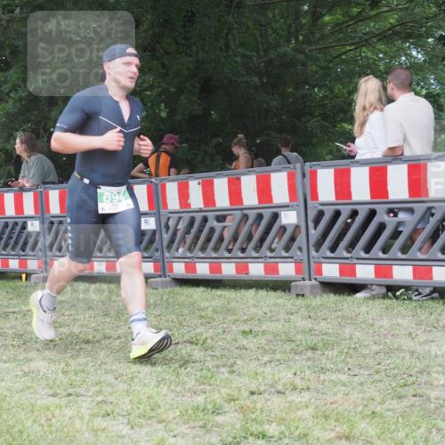 21.06.2025 - 27. Vierlanden-Triathlon KatJ http://msf.ph/oto/8021312 15.06.2025 13:20:31 Ziel 688, 694, 709 meine-sportfotos.de