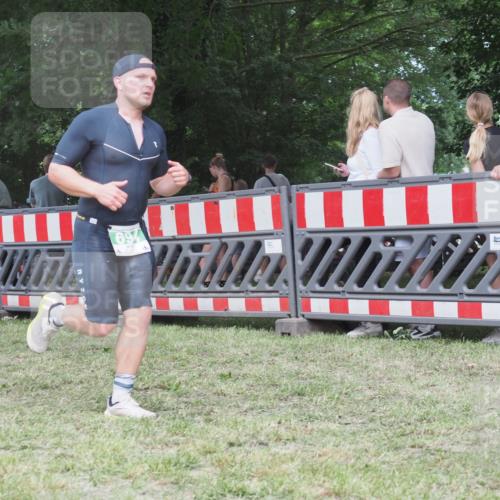 21.06.2025 - 27. Vierlanden-Triathlon KatJ http://msf.ph/oto/8021320 15.06.2025 13:20:31 Ziel 688, 694, 709 meine-sportfotos.de