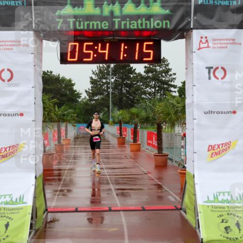 15.06.2025 - 7 Türme Triathlon Michael Strokosch http://msf.ph/oto/8021334 15.06.2025 15:41:15 Ziel 303 meine-sportfotos.de