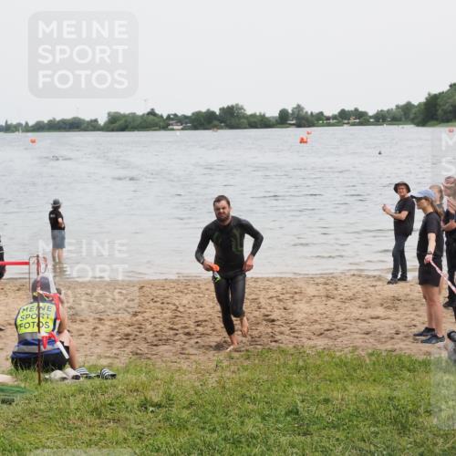 21.06.2025 - 27. Vierlanden-Triathlon MichiJ http://msf.ph/oto/8021343 15.06.2026 10:51:06 Schwimmen 775 meine-sportfotos.de