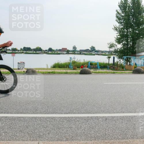 15.06.2025 - 27. Vierlanden-Triathlon H.Heesch http://msf.ph/oto/8021347 15.06.2025 09:51:51 Radfahren 69, 85, 120, 176 meine-sportfotos.de
