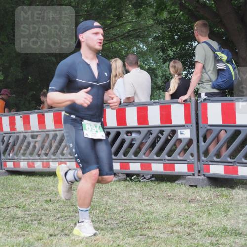 21.06.2025 - 27. Vierlanden-Triathlon KatJ http://msf.ph/oto/8021349 15.06.2025 13:20:31 Ziel 688, 694, 709 meine-sportfotos.de