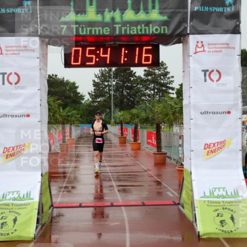 15.06.2025 - 7 Türme Triathlon Michael Strokosch http://msf.ph/oto/8021352 15.06.2025 15:41:16 Ziel 303 meine-sportfotos.de