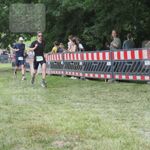 21.06.2025 - 27. Vierlanden-Triathlon KatJ http://msf.ph/oto/8021363 15.06.2025 13:20:42 Ziel 647, 697 meine-sportfotos.de