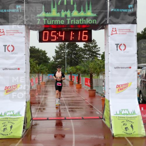 15.06.2025 - 7 Türme Triathlon Michael Strokosch http://msf.ph/oto/8021365 15.06.2025 15:41:16 Ziel 303 meine-sportfotos.de