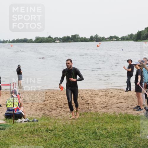 21.06.2025 - 27. Vierlanden-Triathlon MichiJ http://msf.ph/oto/8021378 15.06.2026 10:51:07 Schwimmen 775 meine-sportfotos.de