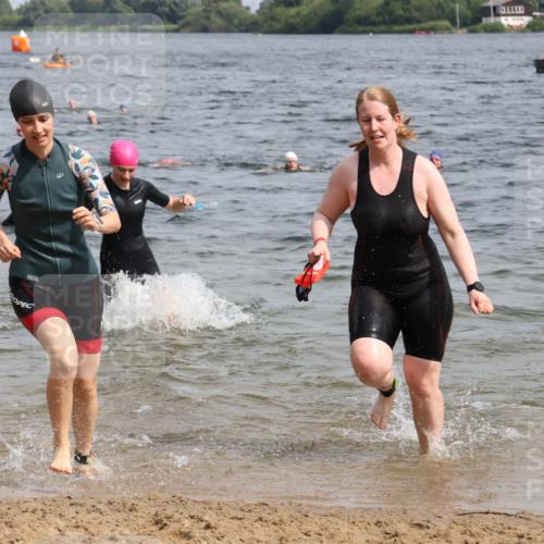 15.06.2025 - 27. Vierlanden-Triathlon Lena Gebhardt http://msf.ph/oto/8021382 15.06.2025 10:18:29 Schwimmen 495, 533, 535, 621, 628 meine-sportfotos.de