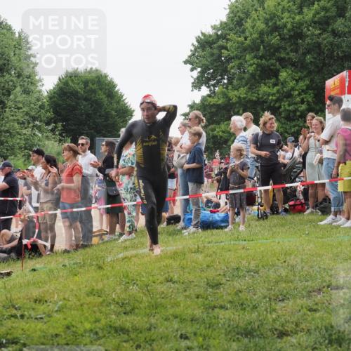 15.06.2025 - 27. Vierlanden-Triathlon KatJ http://msf.ph/oto/8021386 15.06.2025 10:52:21 Schwimmen 652, 693, 759 meine-sportfotos.de