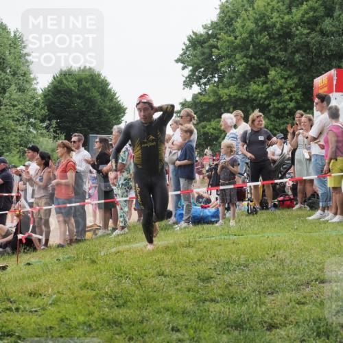 15.06.2025 - 27. Vierlanden-Triathlon KatJ http://msf.ph/oto/8021392 15.06.2025 10:52:21 Schwimmen 652, 693, 759 meine-sportfotos.de