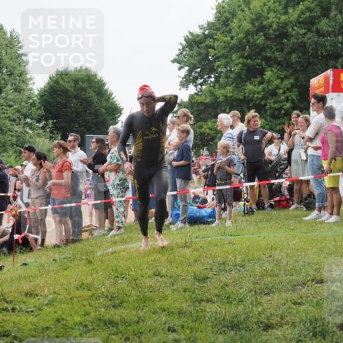 15.06.2025 - 27. Vierlanden-Triathlon KatJ http://msf.ph/oto/8021399 15.06.2025 10:52:21 Schwimmen 652, 693, 759 meine-sportfotos.de
