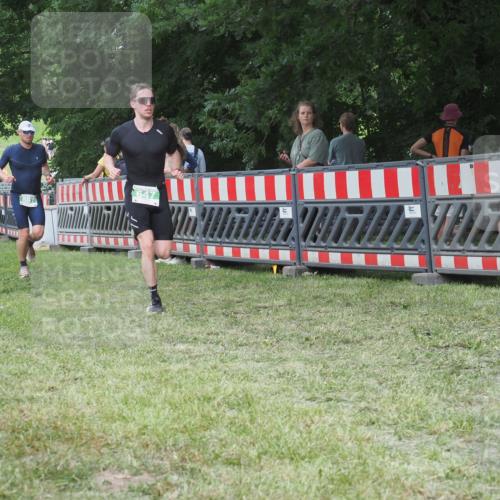 21.06.2025 - 27. Vierlanden-Triathlon KatJ http://msf.ph/oto/8021401 15.06.2025 13:20:43 Ziel 647, 649, 697 meine-sportfotos.de