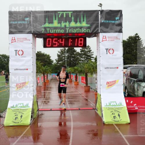 15.06.2025 - 7 Türme Triathlon Michael Strokosch http://msf.ph/oto/8021404 15.06.2025 15:41:18 Ziel 303 meine-sportfotos.de