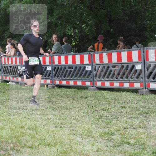 21.06.2025 - 27. Vierlanden-Triathlon KatJ http://msf.ph/oto/8021415 15.06.2025 13:20:43 Ziel 647, 649, 697 meine-sportfotos.de