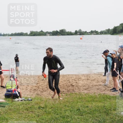 21.06.2025 - 27. Vierlanden-Triathlon MichiJ http://msf.ph/oto/8021417 15.06.2026 10:51:07 Schwimmen 775 meine-sportfotos.de