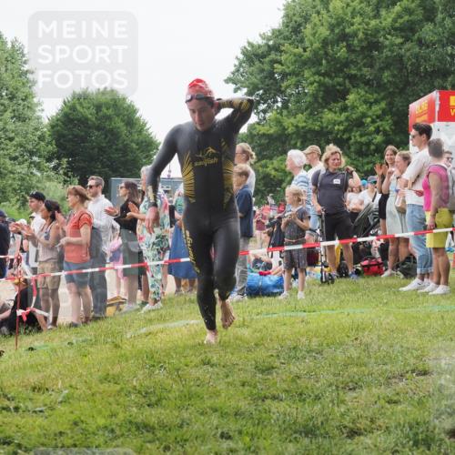 15.06.2025 - 27. Vierlanden-Triathlon KatJ http://msf.ph/oto/8021420 15.06.2025 10:52:22 Schwimmen 652, 693, 759 meine-sportfotos.de