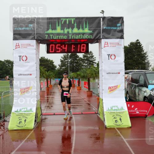 15.06.2025 - 7 Türme Triathlon Michael Strokosch http://msf.ph/oto/8021423 15.06.2025 15:41:18 Ziel 303 meine-sportfotos.de