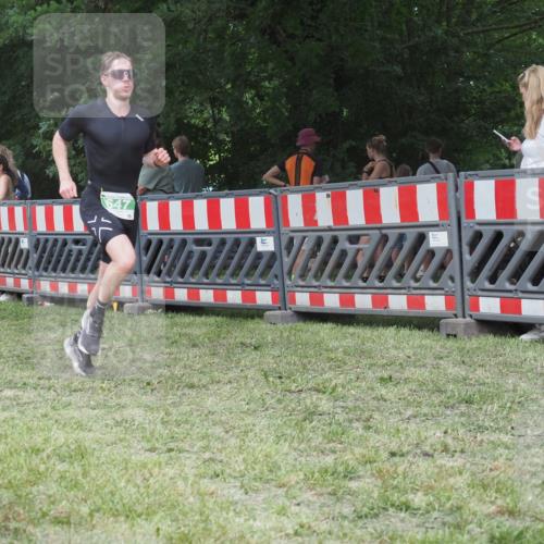 21.06.2025 - 27. Vierlanden-Triathlon KatJ http://msf.ph/oto/8021428 15.06.2025 13:20:43 Ziel 647, 649, 697 meine-sportfotos.de