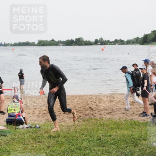 21.06.2025 - 27. Vierlanden-Triathlon MichiJ http://msf.ph/oto/8021434 15.06.2026 10:51:07 Schwimmen 775 meine-sportfotos.de