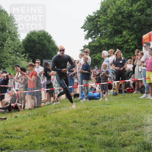 15.06.2025 - 27. Vierlanden-Triathlon KatJ http://msf.ph/oto/8021442 15.06.2025 10:52:24 Schwimmen 652, 682, 693, 759 meine-sportfotos.de