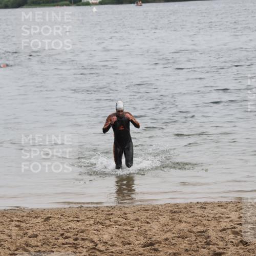 21.06.2025 - 27. Vierlanden-Triathlon MichiJ http://msf.ph/oto/8021449 15.06.2026 10:51:34 Schwimmen 676 meine-sportfotos.de