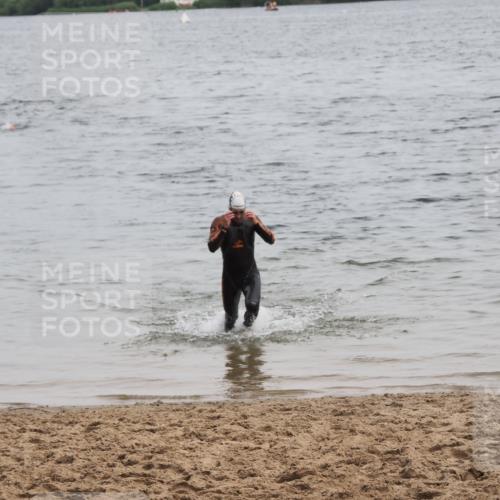 21.06.2025 - 27. Vierlanden-Triathlon MichiJ http://msf.ph/oto/8021459 15.06.2026 10:51:34 Schwimmen 676 meine-sportfotos.de