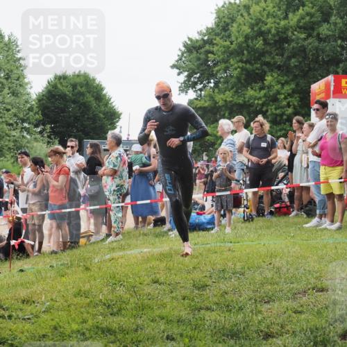 15.06.2025 - 27. Vierlanden-Triathlon KatJ http://msf.ph/oto/8021474 15.06.2025 10:52:24 Schwimmen 652, 682, 693, 759 meine-sportfotos.de