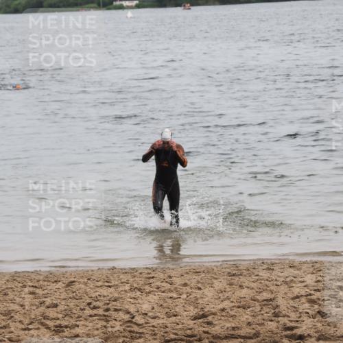 21.06.2025 - 27. Vierlanden-Triathlon MichiJ http://msf.ph/oto/8021478 15.06.2026 10:51:34 Schwimmen 676 meine-sportfotos.de