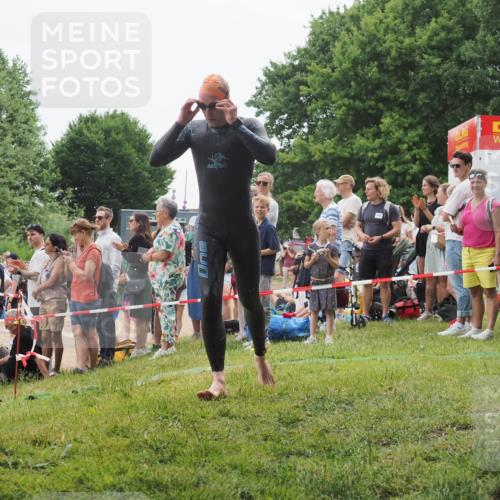 15.06.2025 - 27. Vierlanden-Triathlon KatJ http://msf.ph/oto/8021498 15.06.2025 10:52:25 Schwimmen 652, 682, 759 meine-sportfotos.de