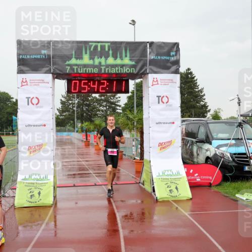15.06.2025 - 7 Türme Triathlon Michael Strokosch http://msf.ph/oto/8021519 15.06.2025 15:42:11 Ziel 208 meine-sportfotos.de