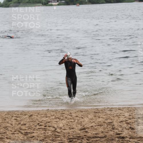21.06.2025 - 27. Vierlanden-Triathlon MichiJ http://msf.ph/oto/8021528 15.06.2026 10:51:35 Schwimmen 676 meine-sportfotos.de