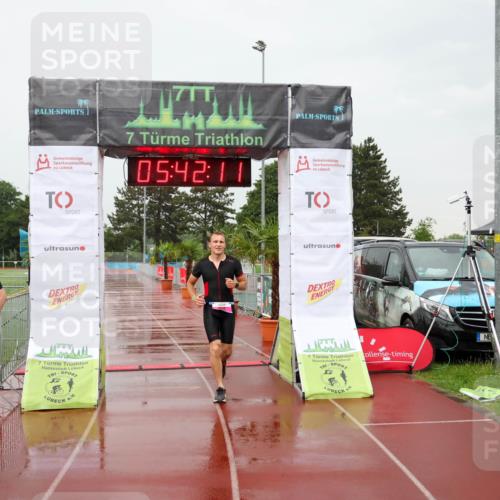 15.06.2025 - 7 Türme Triathlon Michael Strokosch http://msf.ph/oto/8021530 15.06.2025 15:42:11 Ziel 208 meine-sportfotos.de