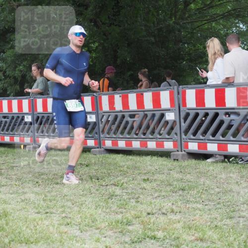 21.06.2025 - 27. Vierlanden-Triathlon KatJ http://msf.ph/oto/8021541 15.06.2025 13:20:45 Ziel 236, 647, 649, 697 meine-sportfotos.de