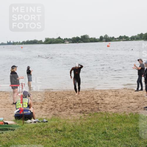21.06.2025 - 27. Vierlanden-Triathlon MichiJ http://msf.ph/oto/8021542 15.06.2026 10:51:38 Schwimmen 676 meine-sportfotos.de