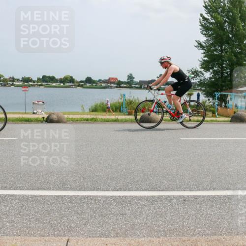 21.06.2025 - 27. Vierlanden-Triathlon H.Heesch http://msf.ph/oto/8021559 15.06.2025 12:05:10 Radfahren 671, 927, 978 meine-sportfotos.de