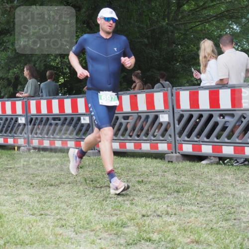 21.06.2025 - 27. Vierlanden-Triathlon KatJ http://msf.ph/oto/8021563 15.06.2025 13:20:45 Ziel 236, 647, 649, 697 meine-sportfotos.de